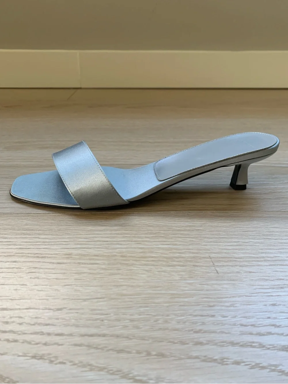 Loulou Studio icy blue